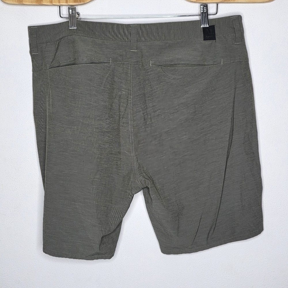 Vuori Aim Shorts Men’s in Gray Chino - Picture 4 of 10